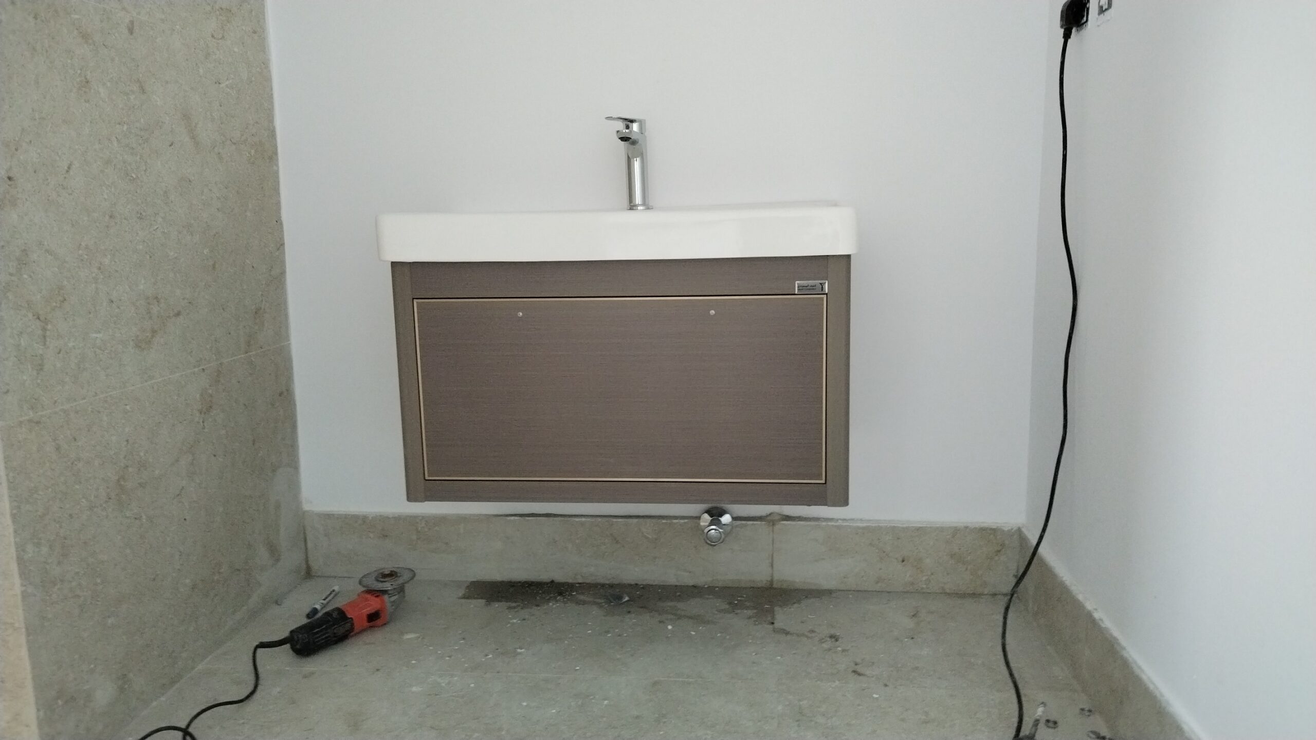 تركيب مغسلة حمام معلقة سباك بالرياض